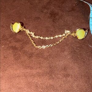 Vintage daisy collar clips yellow gold tone pearls 🐈‍⬛